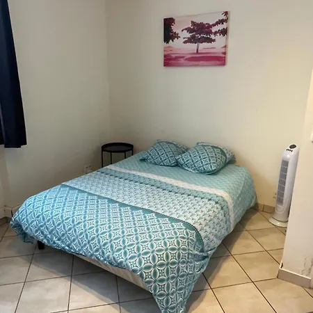 Grand T2 Sur Cour Apartmán *